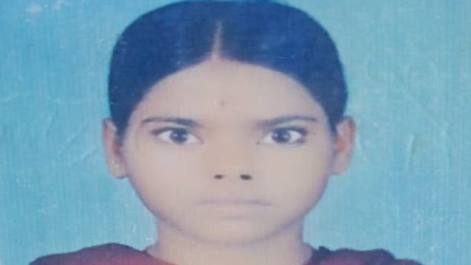 woman found dead in the house in pilibhit