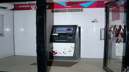 Banks leave for three days ATMs empty consumers keep wandering