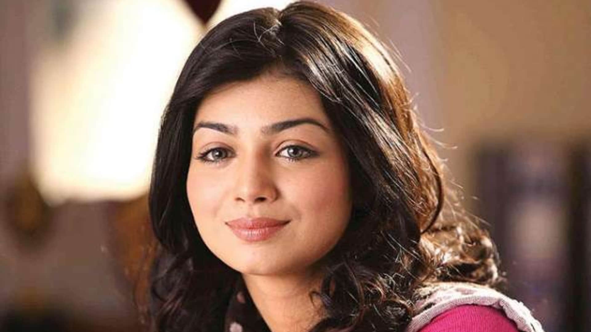 ayesha takia birthday special know  about actress personal life and her films Wanted Tarzan the wonder car
