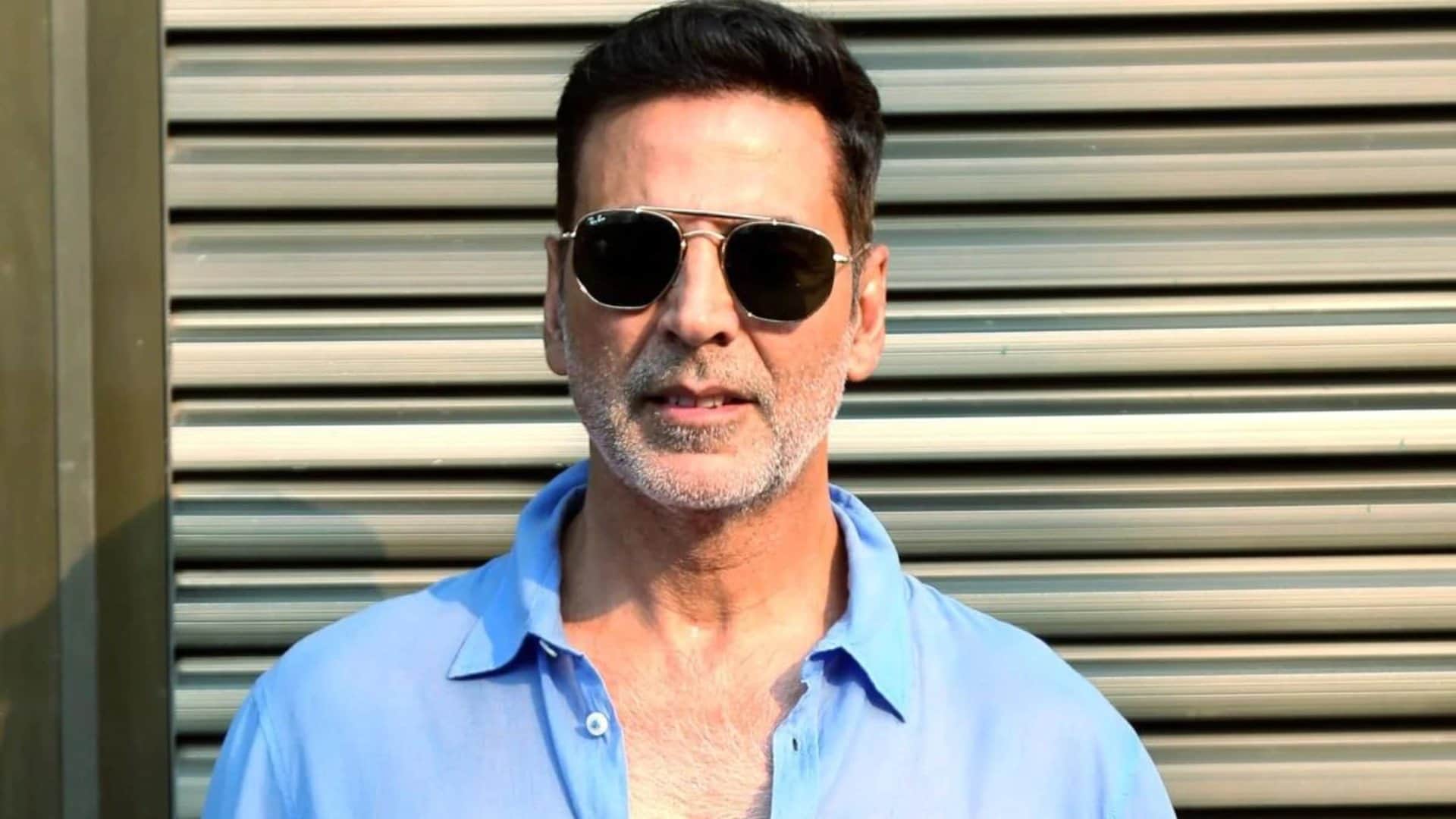 Akshay Kumar Video Viral From The Entertainers Tour 2023 Actor trolled for taking off his shirt and dancing