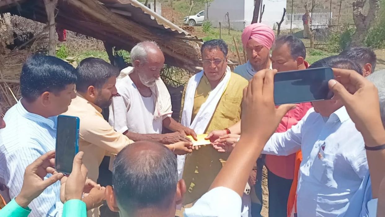 Alwar News Satish Poonia fulfilled his promise to the farmer demanding compensation from the CM