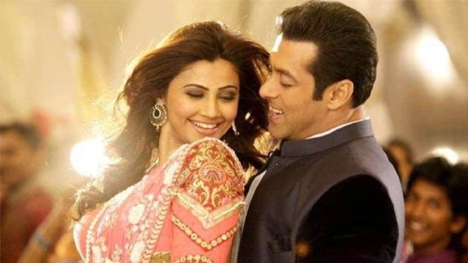These Famous Bollywood Actors Once Background Dancers in Movies From Mouni Roy to Shahid Kapoor