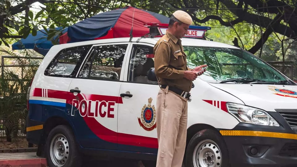 Police arrested a thief posing as an engineer in Delhi