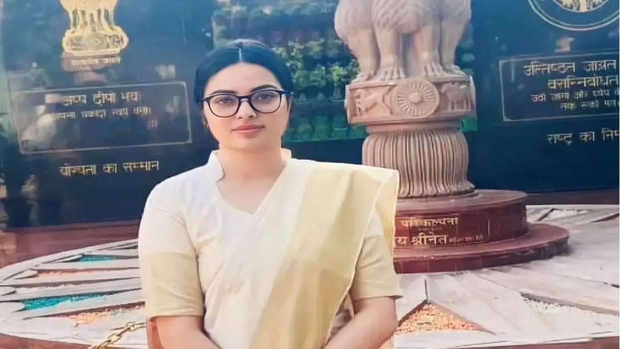 Ayushi Singh Rank 62 in UPPSC Exam Daughter Of Criminal Yogendra Singh