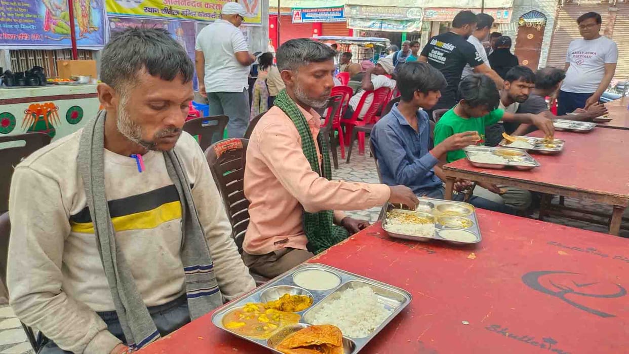 Maa Annapurna plate is filling the stomach of the needy for Rs 10