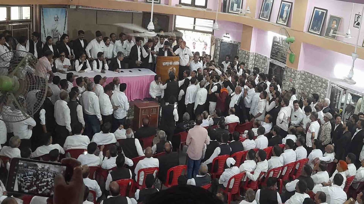 Kanpur: Lawyers show solidarity by taking out a vehicle procession