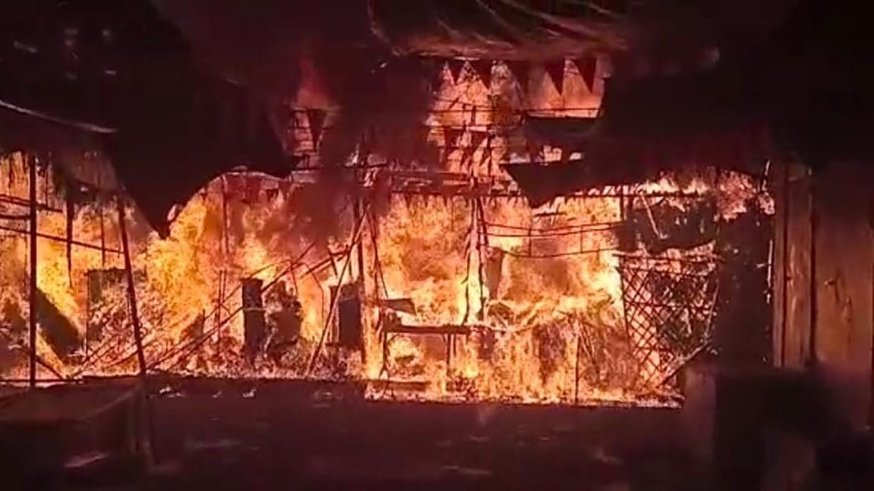 Fierce fire caused by short circuit in 40 shops in Kanpur