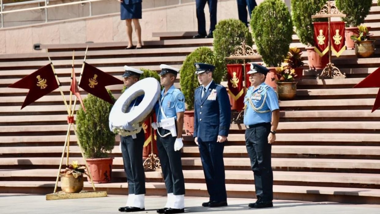 US Air Force Commander arrived in India, paid tribute to the martyrs at the National War Memorial in Delhi