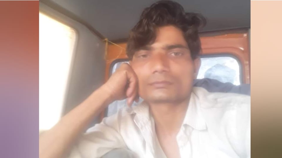 Truck driver committed suicide by hanging himself by closing door in Moradabad