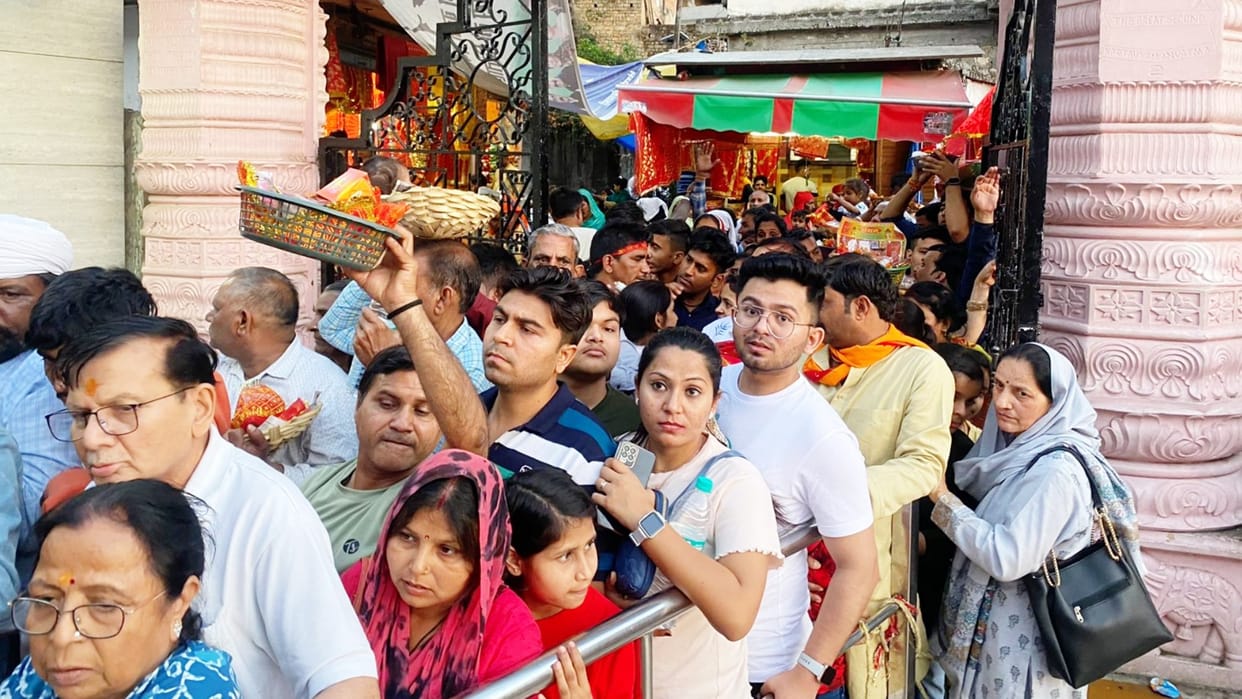 91 thousand pay obeisance at shakti peethas in himachal pradesh on sunday