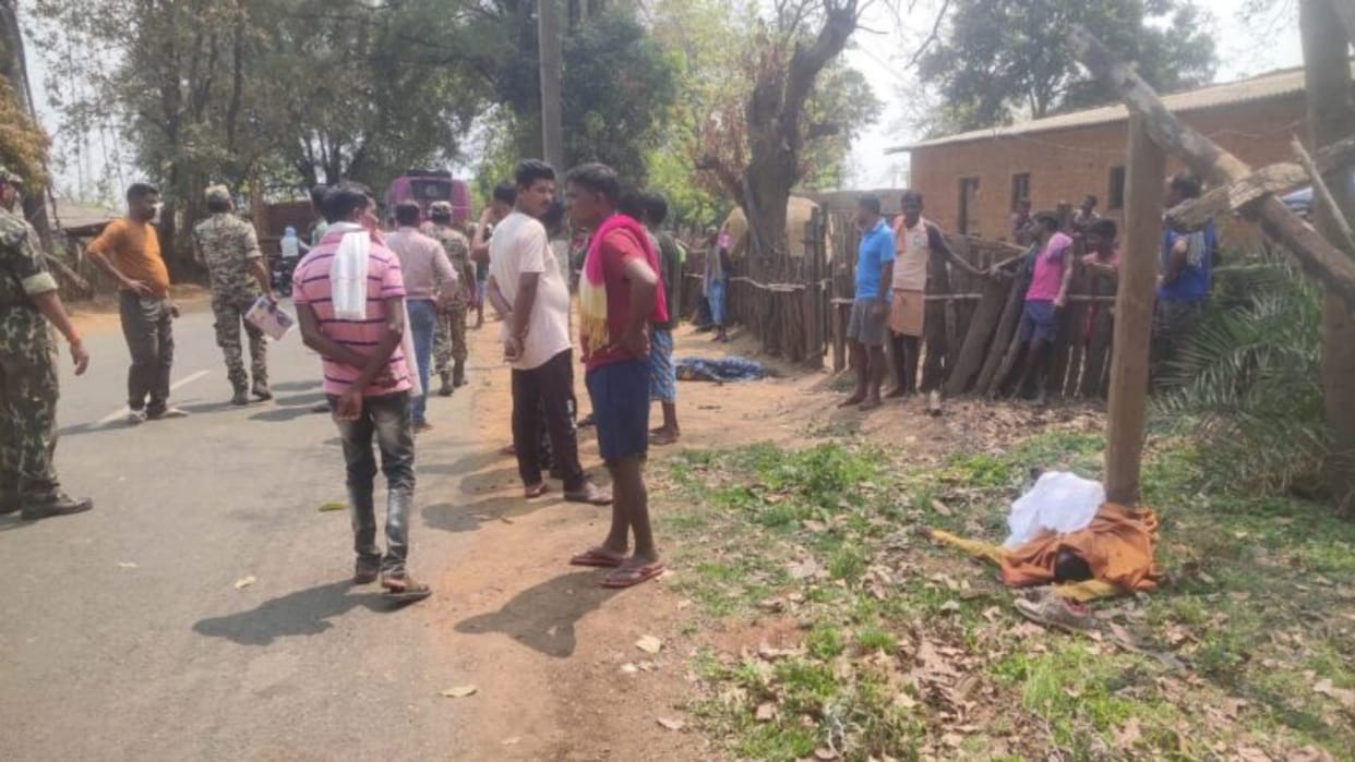 Bike rider husband and wife killed in truck collision in Kondagaon