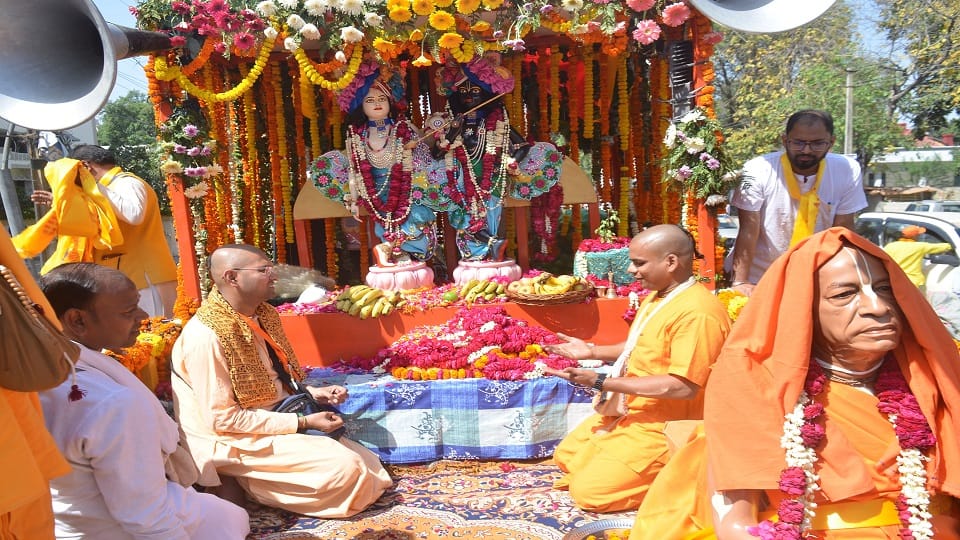 ISKCON takes out grand procession of Sri Krishna Balram in Bareilly