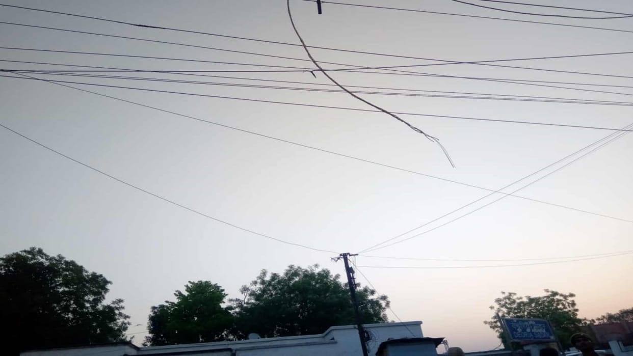 HT line broken at one o clock in night at Deoria