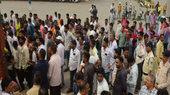 kisan aandolan protest lakshmibai anaj mandi indore