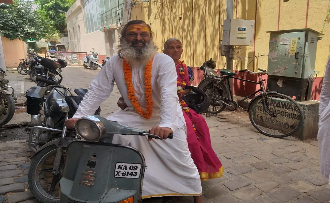 Modern Shravan Kumar Leaving job Krishna set out to show world his Mother by scooter