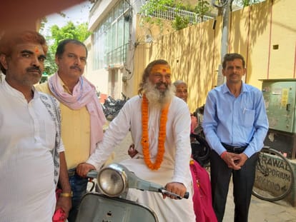 Modern Shravan Kumar Leaving job Krishna set out to show world his Mother by scooter