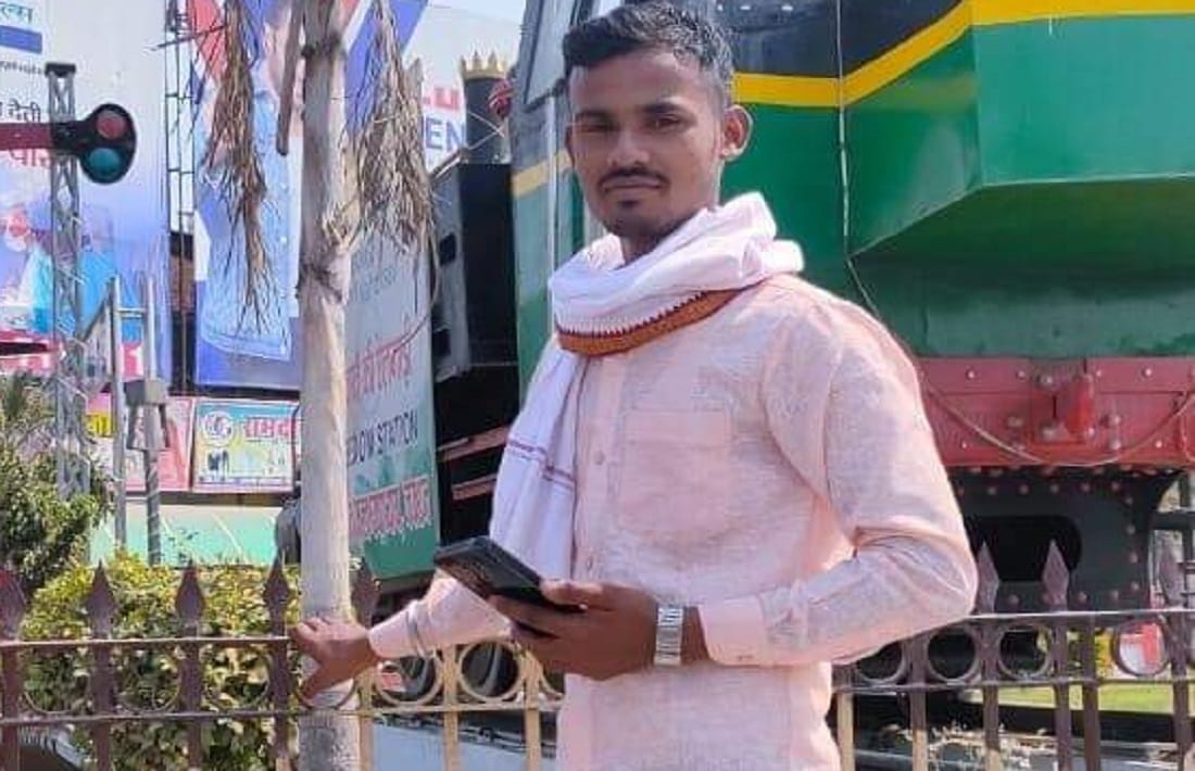 Youth jumps into Ganga from Vishwasundari bridge keeping luggage on railing