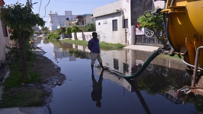 Report filed against 68 people who protested against the problem of water logging in Bareilly