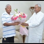 नीतीश कुमार से मिले लालू यादव ।