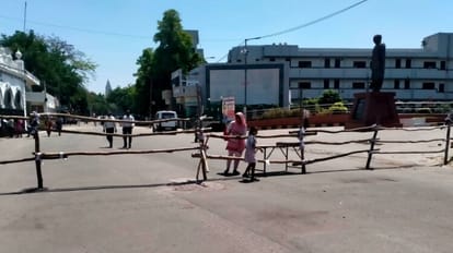 नगर निगम चुनाव: सारी तैयारियां पूरी, पांच जगहों पर होगा नामांकन, जिलाधिकारी ने किया निरीक्षण Prepration for nagar Nikay Chunav in Lucknow.