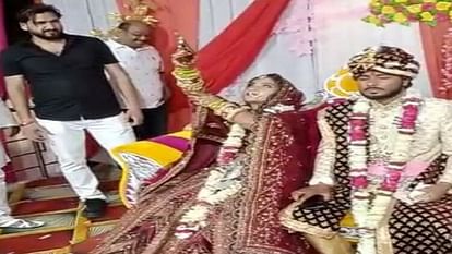 Hathras News: स्टेटस सिंबल बन गया है शस्त्र प्रदर्शन और हर्ष फायरिंग, चार दिन में चार वीडियो हुए वायरल Weapon display and joyous firing has become a status symbol