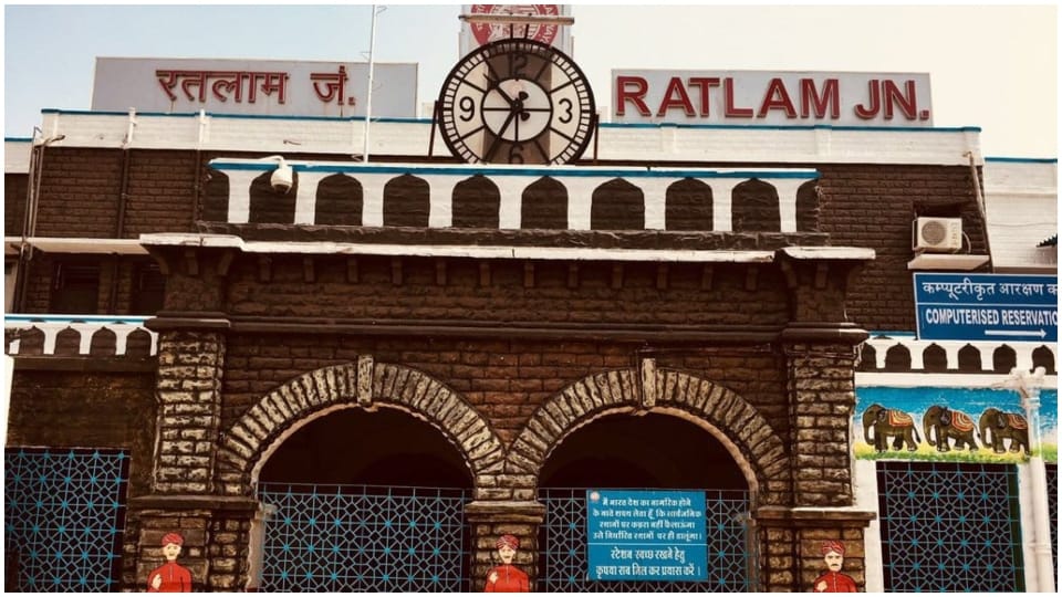 8 year old missing girl recovered from Ratlam station, reward of 5 thousand to Kota police team