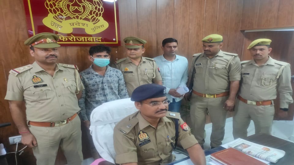 UP Nikay Chunav 2023 firozabad Police Busted An Illegal Arms Factory And Arrested one Accused With Weapons
