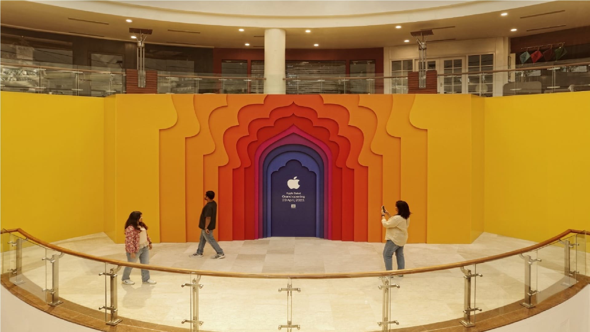 Apple BKC opens April 18 and Apple Saket opens April 20 details here