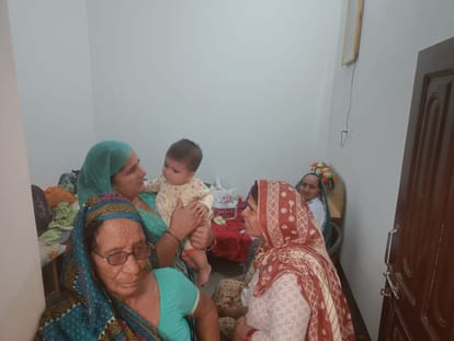 Shamli: Miscreants robbed in a constable house by taking a six-month-old innocent at gunpoint