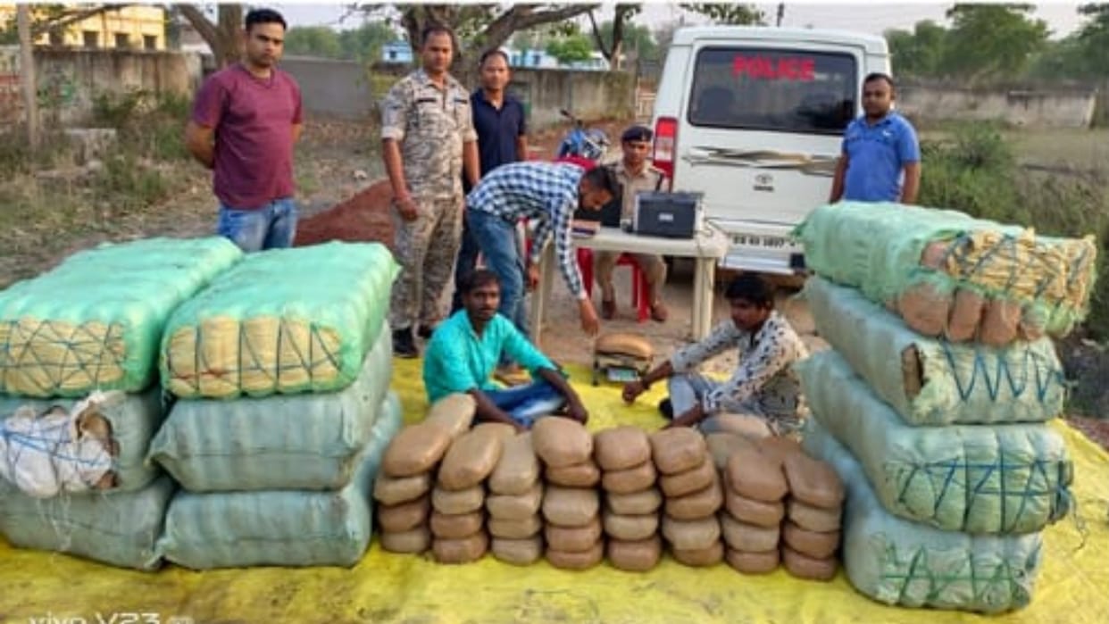 chhattisgarh police arreated two with 315 kg ganja in Raigarh