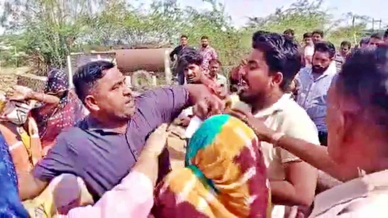Fight between municipality EO and councilor husband in dispute over encroachment