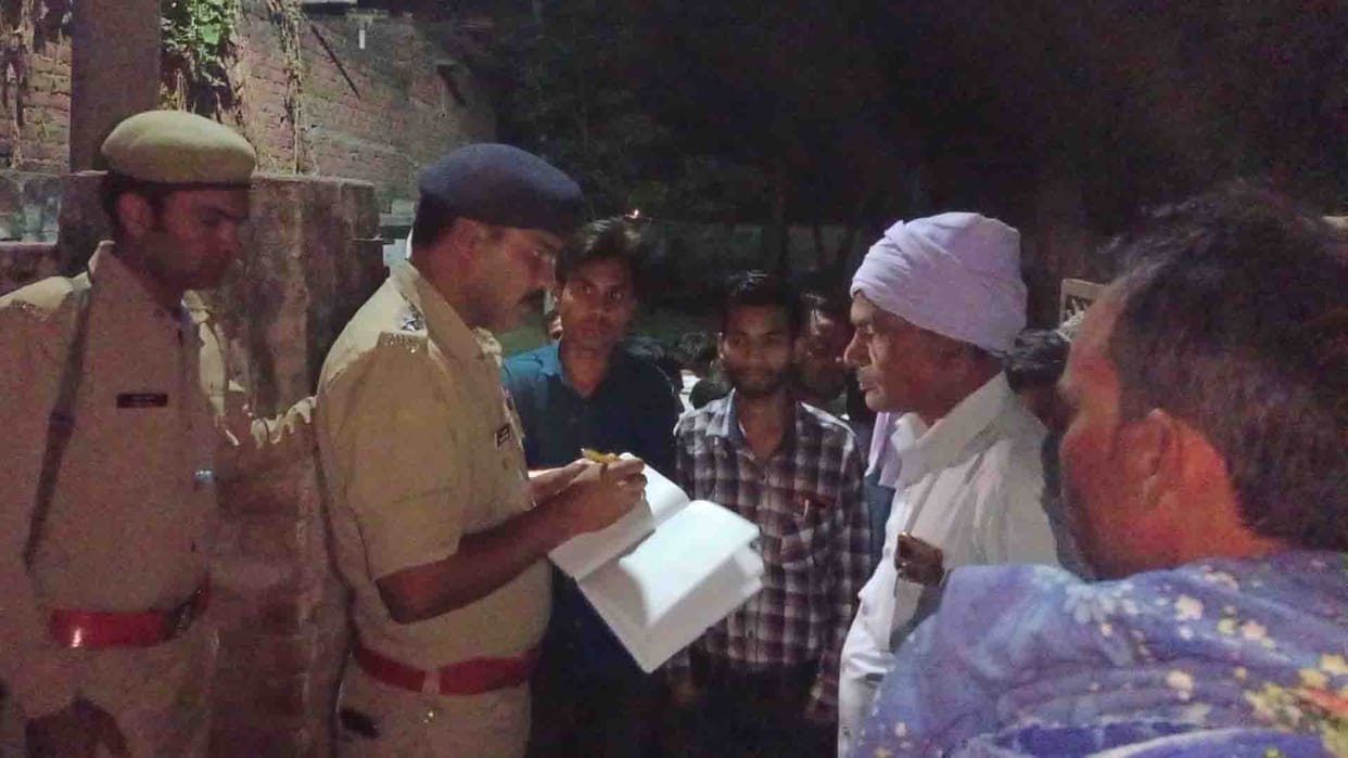 Auraiya: Miscreants looted Pradhan's house