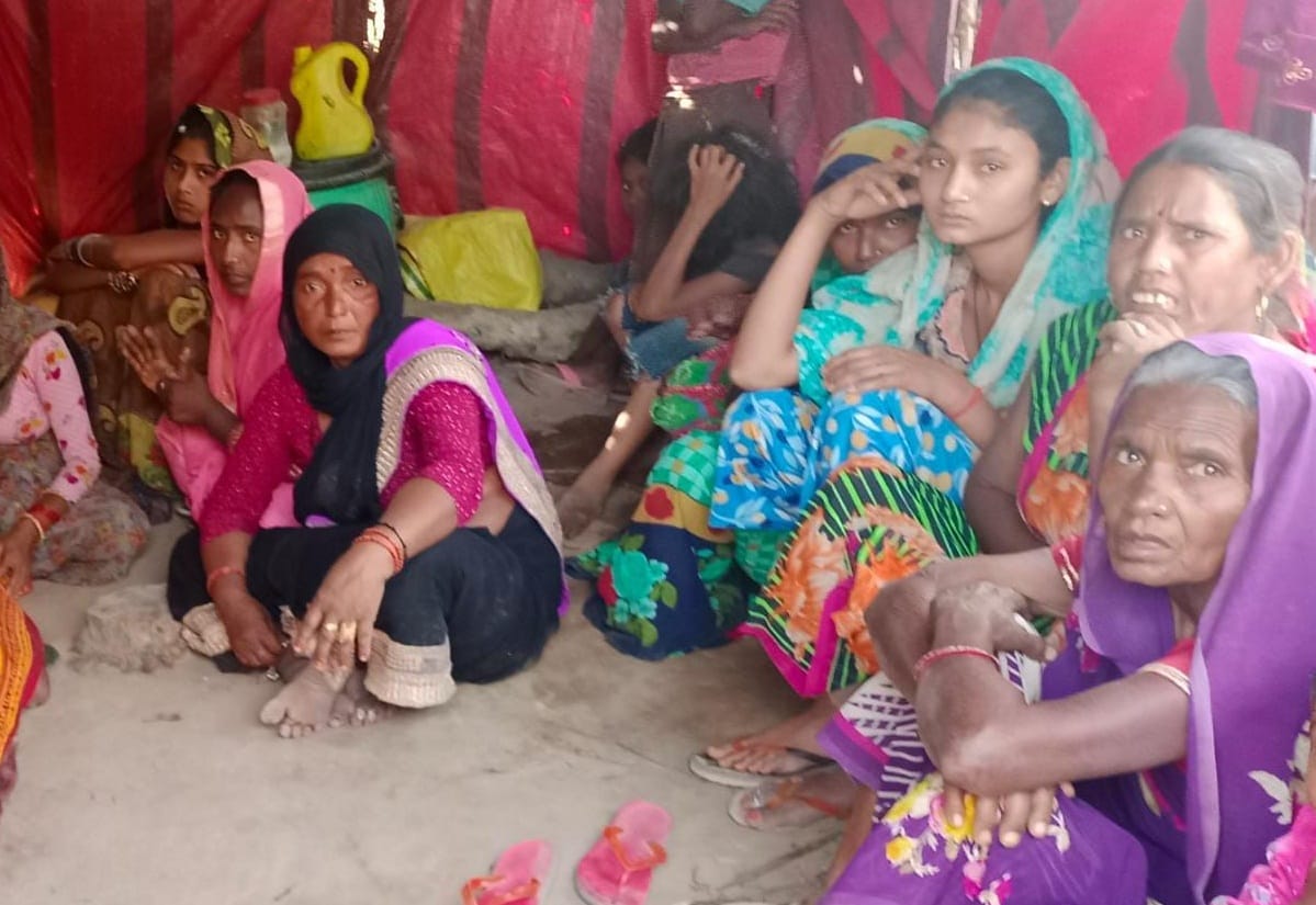 Dead body of teenager found in a hut in Auraiya, relatives expressed fear of murder, father said who will feed