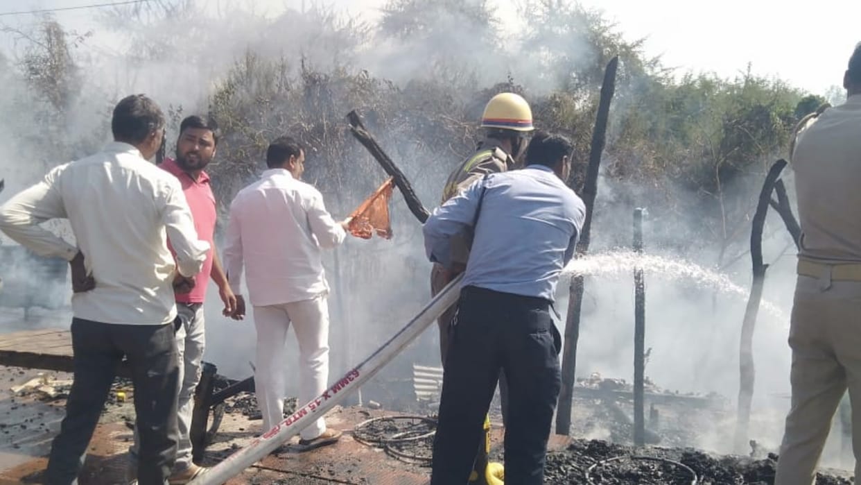 A fire broke out on road side near uthratiya chauraha on PGI to Raebareli road in Lucknow.