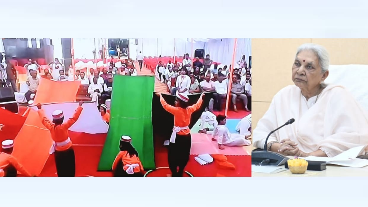 UP governor Anandiben Patel inaugrated 'Radio jago' community radio.