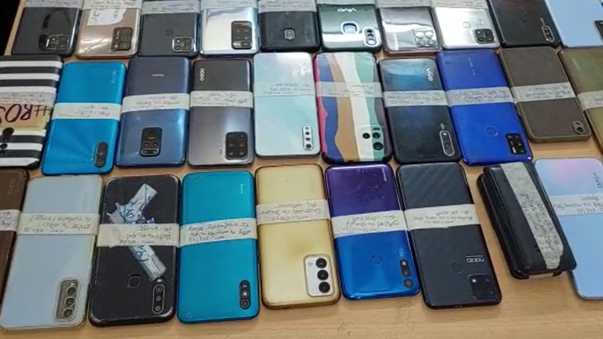 MP News: had given up hope of getting the stolen mobile, the police gave a surprise gift