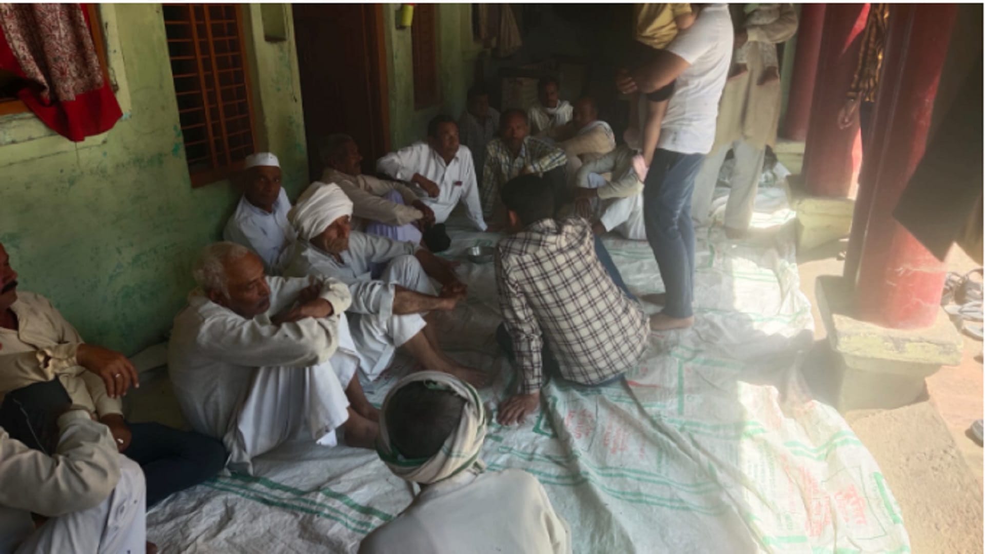Three people including a woman died in road accident in Muzaffarnagar and atmosphere of sorrow in the family
