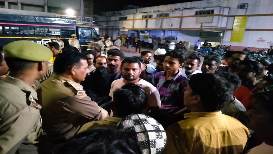 Father and two sons died due to vehicle collision in Shahjahanpur