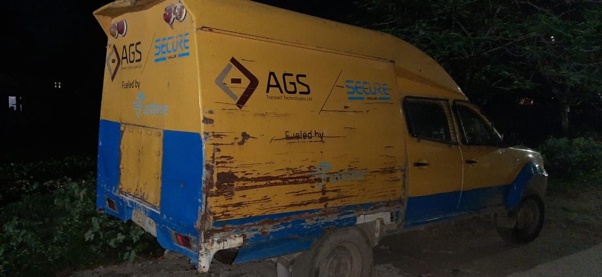 Patna News: Staff and security guard went inside the bank leaving Rs 1.5 crore in the cash van, the driver ran