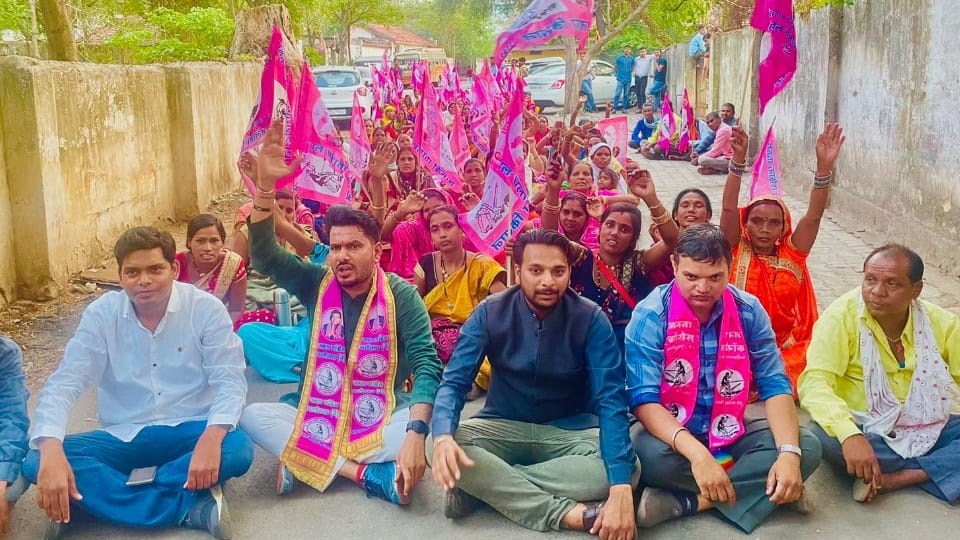 Priyanka Gandhi bastar visit ajit jogi yuva morcha president says ladki hoon lad sakti hoon slogan white lie