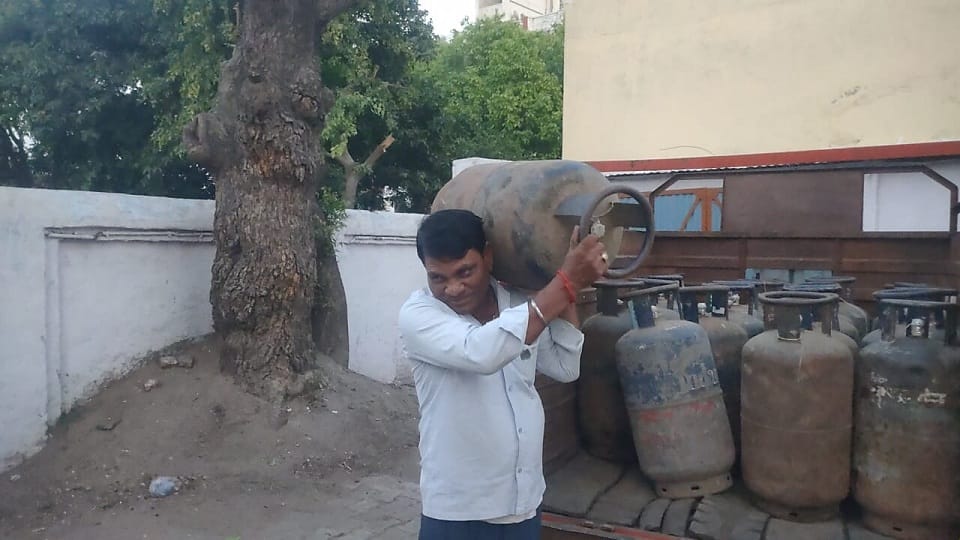 IPL cricketer Rinku Singh carried cylinders, swept