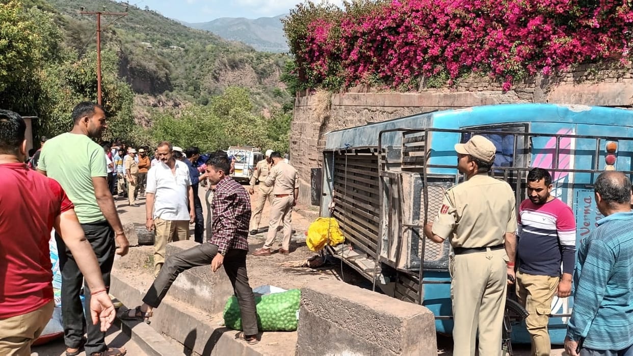 udhampur ramnagar accident At least 27 passengers injured after mini bus overturned