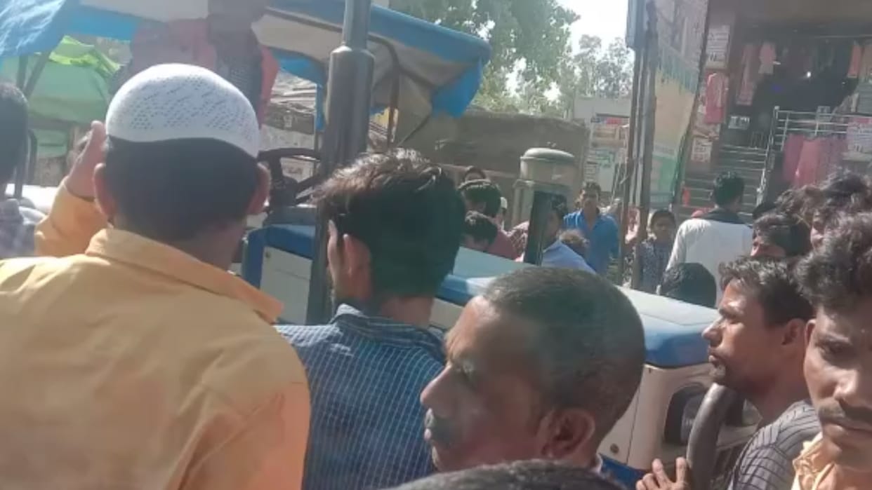 Two died in an accident in Reusa Thana Kshetra in Sitapur.