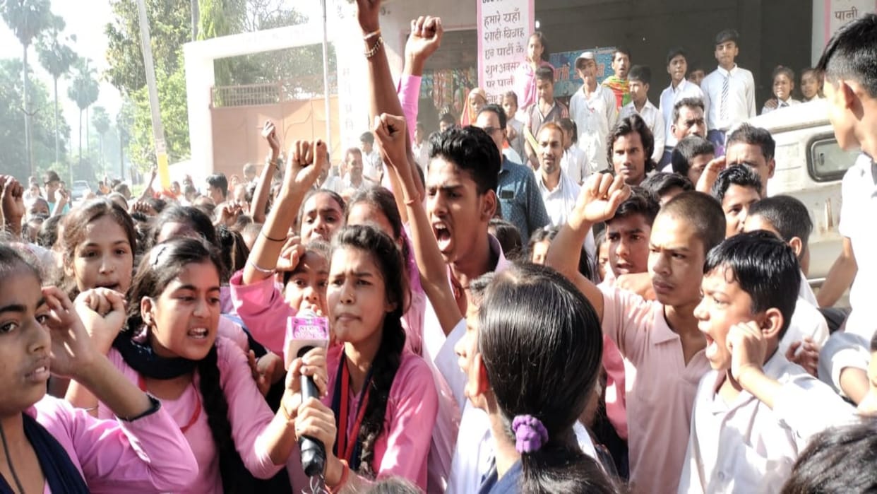 Students protested against new headmistress in government school in Begusarai, returned without appointment