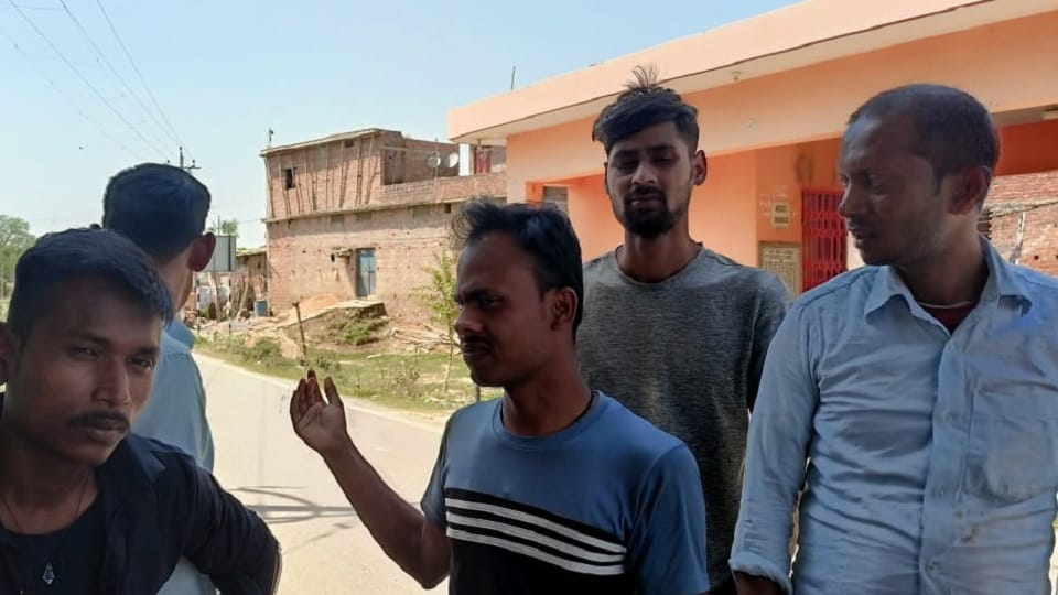 Youth cheated in name of fake passport and visa in Cholapur Varanasi