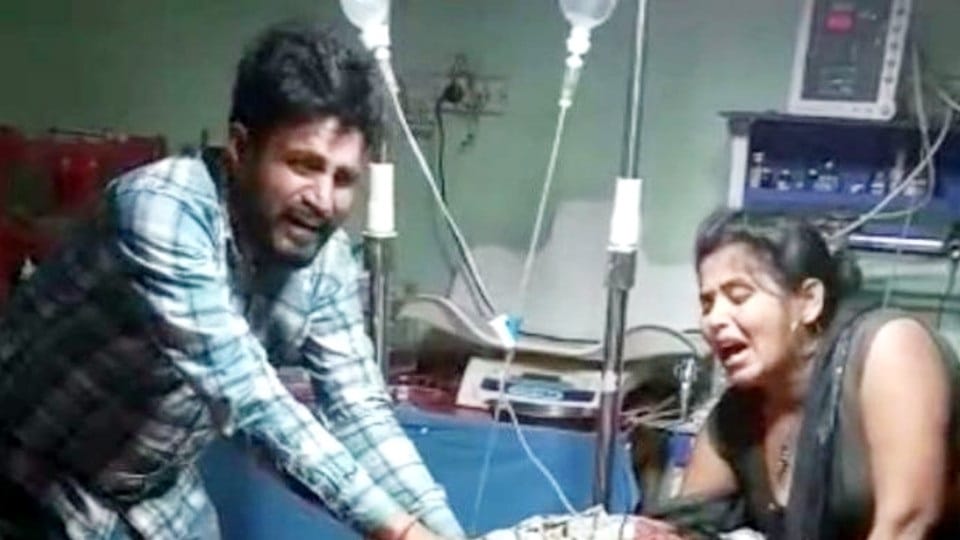 hospital staff ran away leaving woman dead body in operation theater in budaun