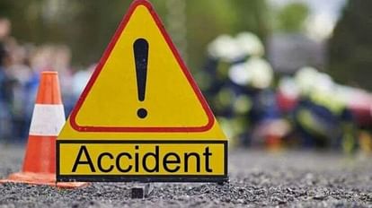 Road Accident in Sagar: तेज रफ्तार स्कार्पियो ने स्कूटर और बाइक को मारी टक्कर, कांग्रेस नेता सहित तीन की मौत Road Accident in Sagar: Speeding Scorpios collided with scooter and bike, three including Congress leader died