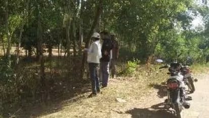 Banda Murder: नहीं कांपे हाथ! किसान को दी खौफनाक मौत, कटीले तार से गला कसा...फिर पेड़ से लटकाया Horrific death given to farmer in land dispute in Banda, strangled with barbed wire and then hanged from tree