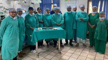 BHU Hopsital: ब्लैक फंगस के कारण निकालना पड़ा था जबड़ा, डॉक्टरों ने दो साल बाद फिर लगाया BHU Hopsital doctors put Jaw again which is removed due to black fungus covid