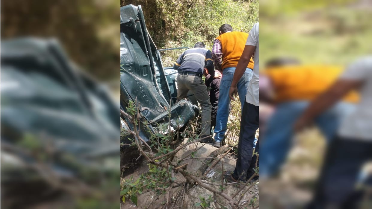 Accident In Uttarkashi Vehicle crashed due to overturning on the road